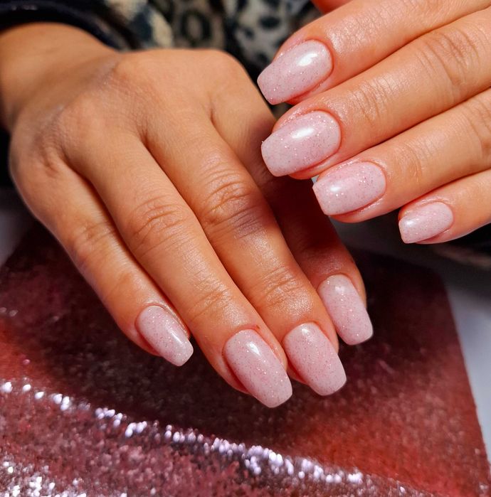 Aplic unghii cu gel  ,ustensile sterile