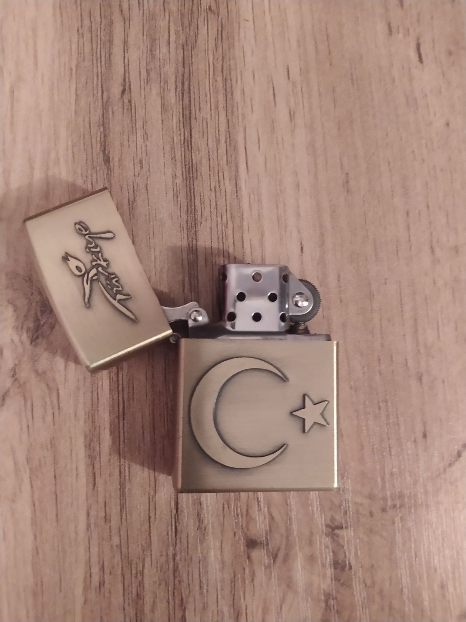 Zippo zajigalka.