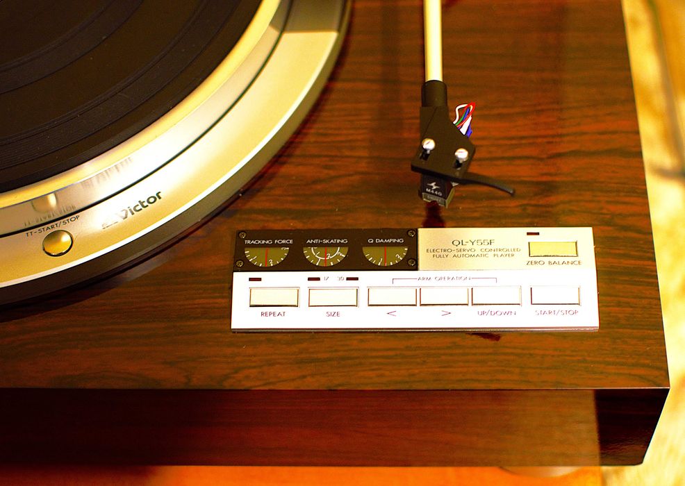 Проигрыватель виниловых дисков Victor QL-Y55F