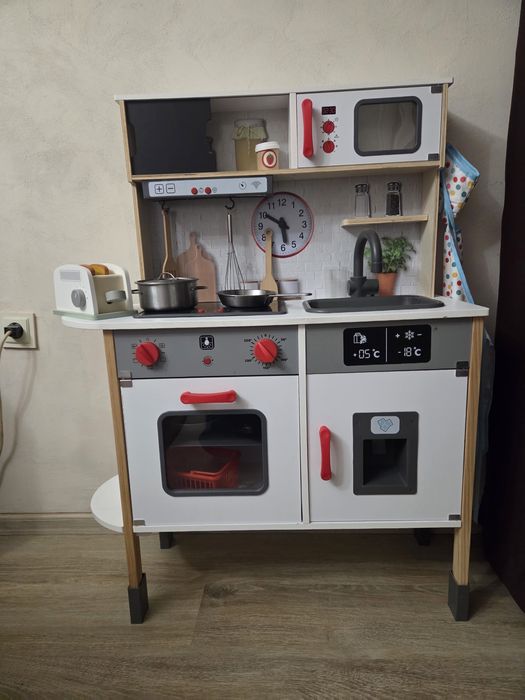 Детска дървена кухня