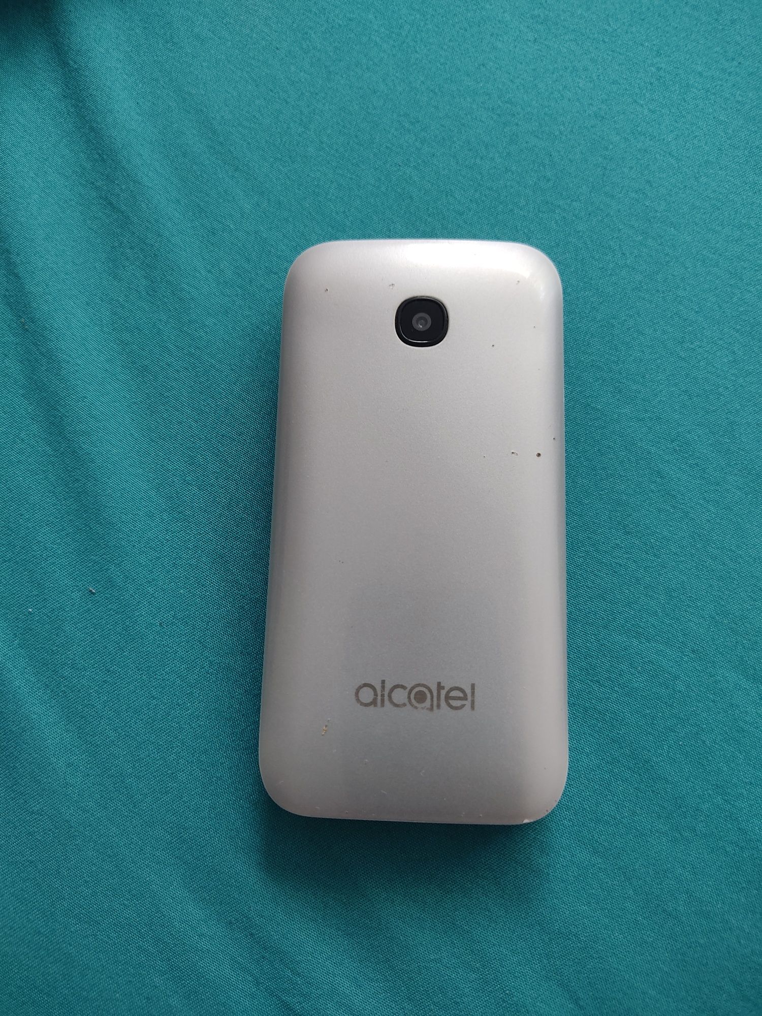 GSM телефон Alcatel с големи копчета