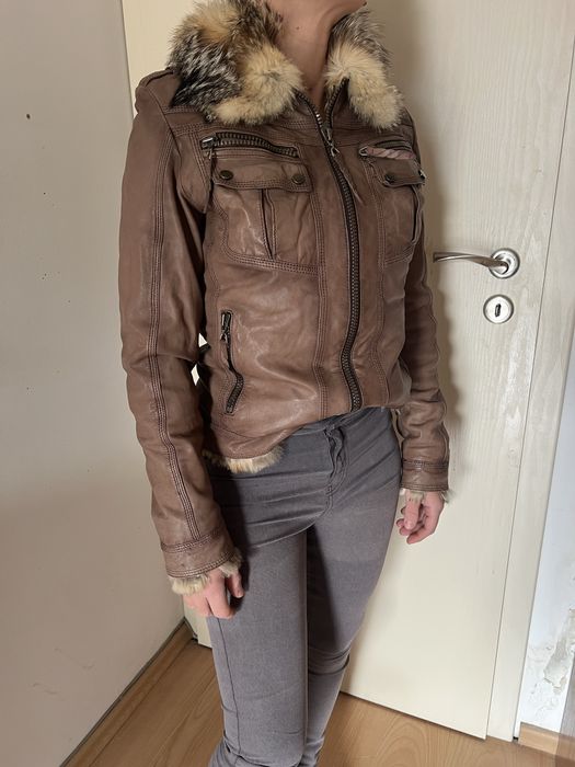 Дамско зимно яке от естествена кожа – висок клас, с косъм чакал