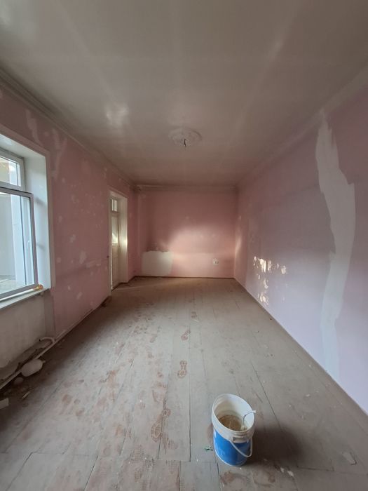 Продатся большой дом вдоль дороги