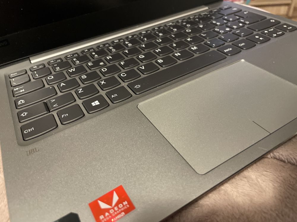 Lenovo ideapad AMD R5 2500U 2.0G