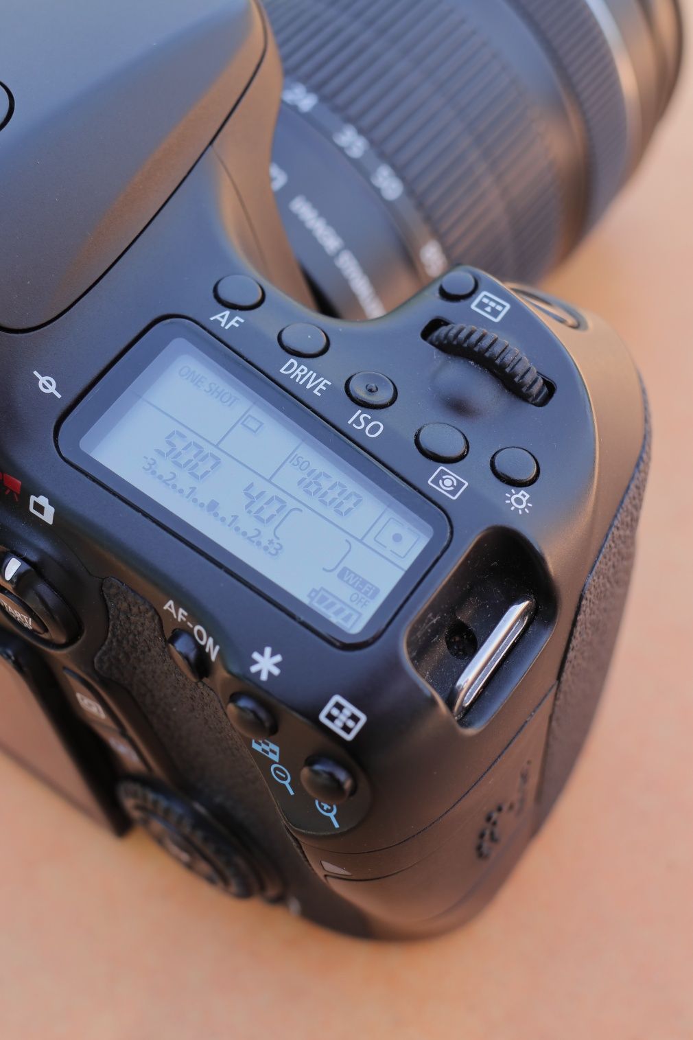 Canon 70D + EF-S 18-135 IS STM