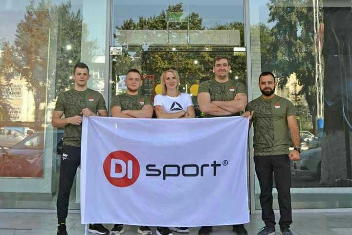 Ofis va tashqarida turadigan bayroqlar