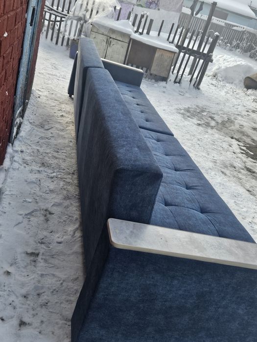 Продам диван  хорошым состояние