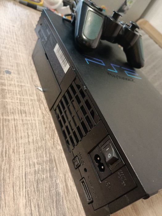 PlayStation 2 – Stare excelentă, complet echipat