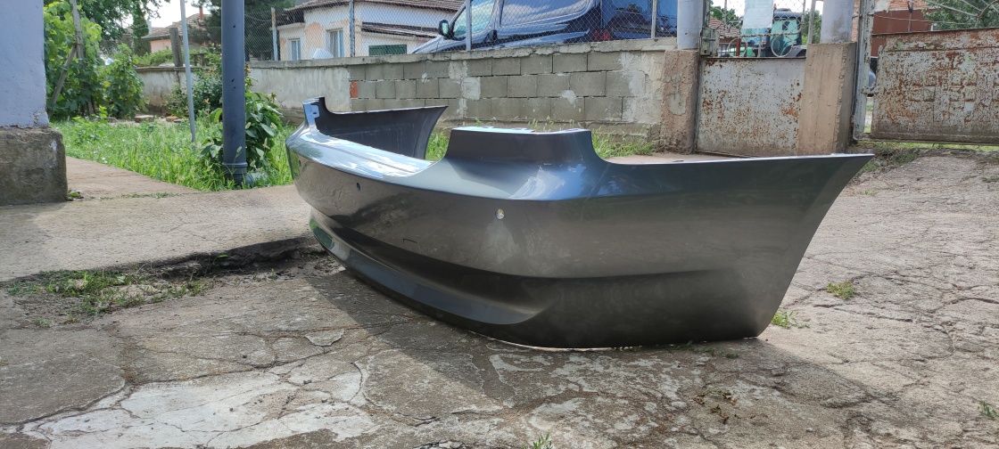 Продавам оригинална задната броня за БМВ Е92 купе 2007,леко е ожулена