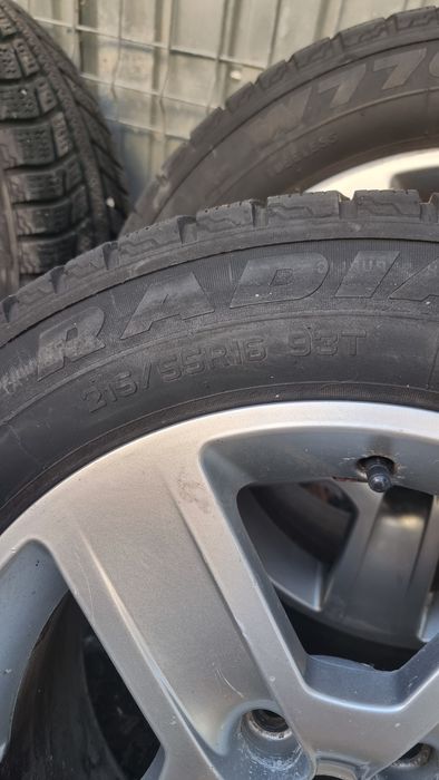 Jante echipate cu anvelope 215/55/R16 si 235/46/R17  M+S