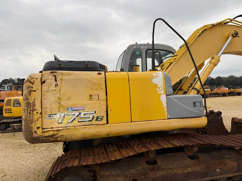 De vanzare Excavator New Holland E175
