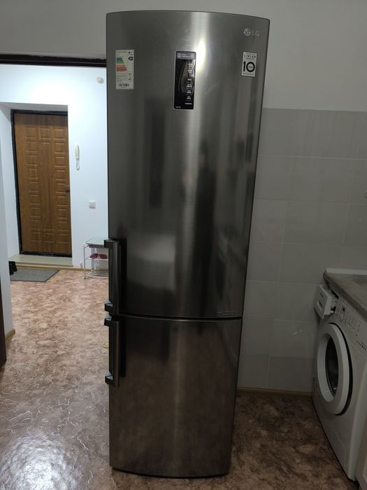 Холодильник LG в отличном состояние