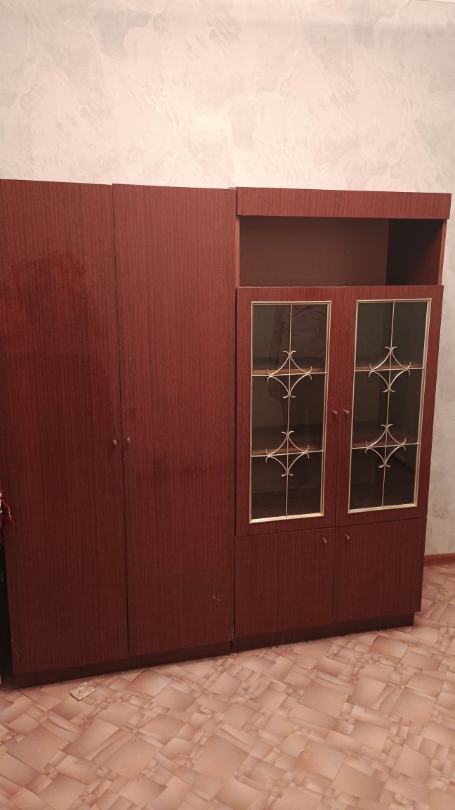 Продам диван и стенку...