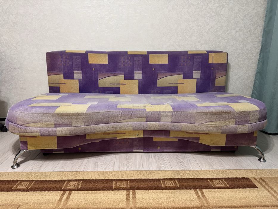 Продам диван 10000.