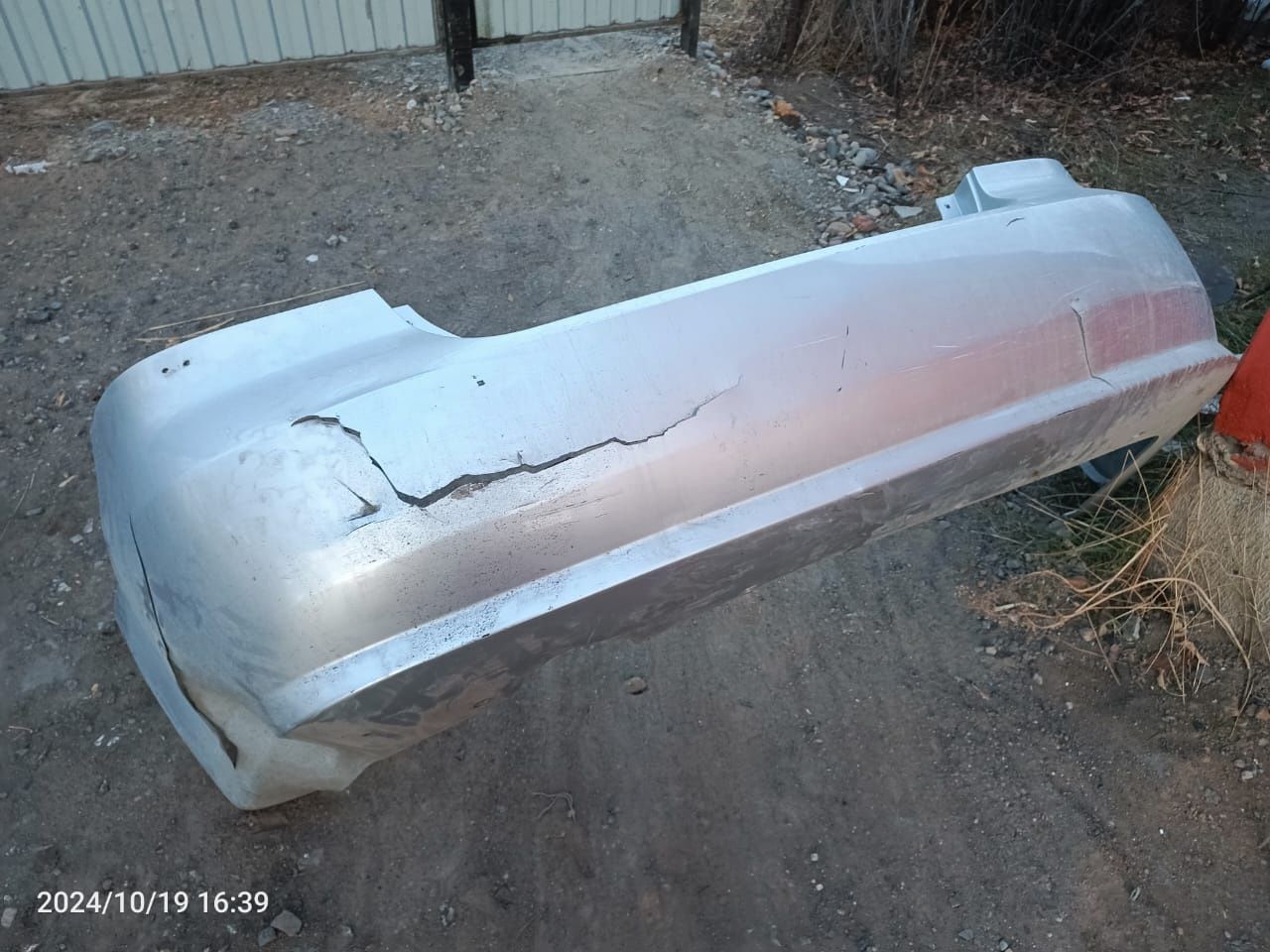 Продам задний бампер