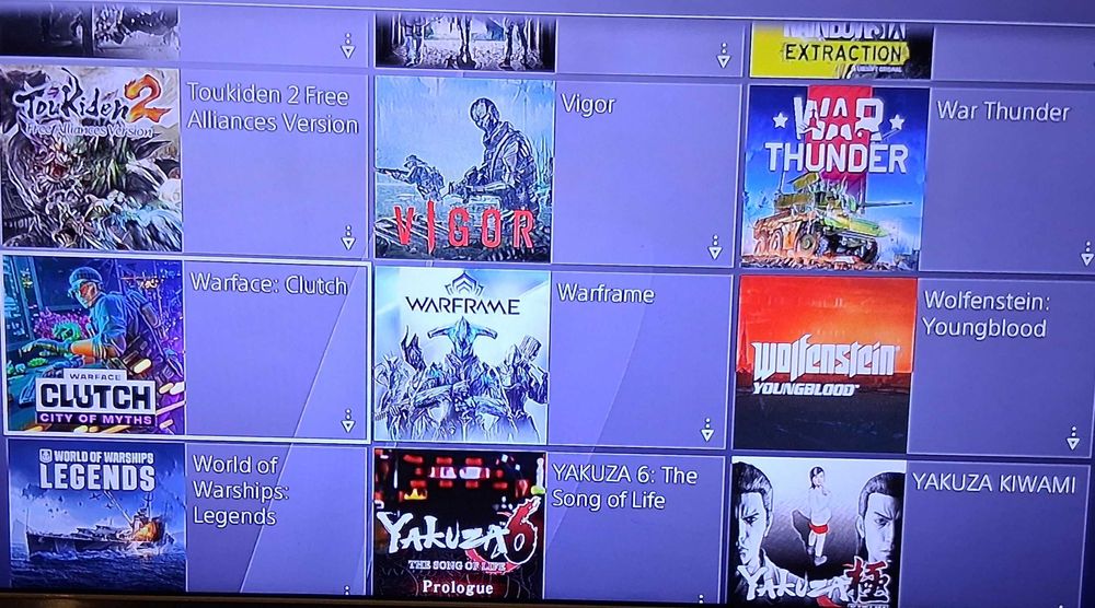 Продавам PS4 500GB + акаунт с 81 игри 400 лв.