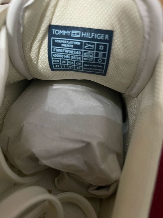 Adidasi Tommy Hilfinger noi