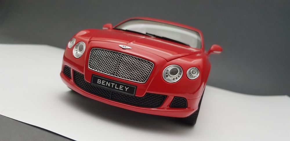 Macheta Bentley Continental GT 2011 Minichamps 1:18