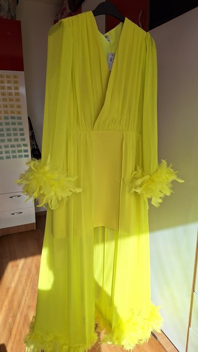 Rochie ocazie, lunga, trenă, cu pene pt nuntă, petrecere