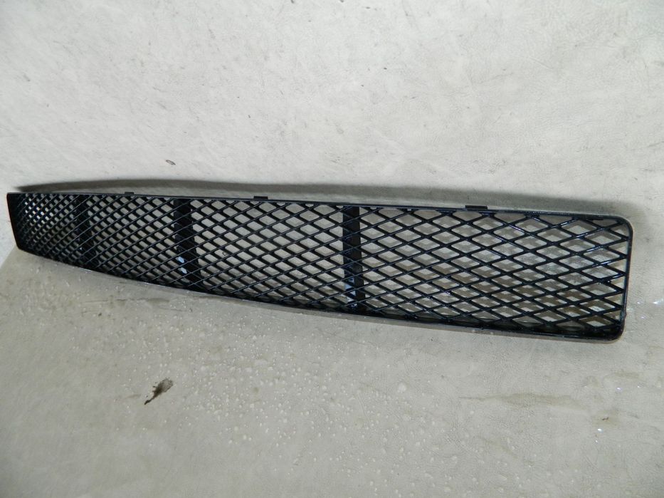 Grila intre proiectoare, Ford Focus, 98-01, 98AB-A018A58DDW