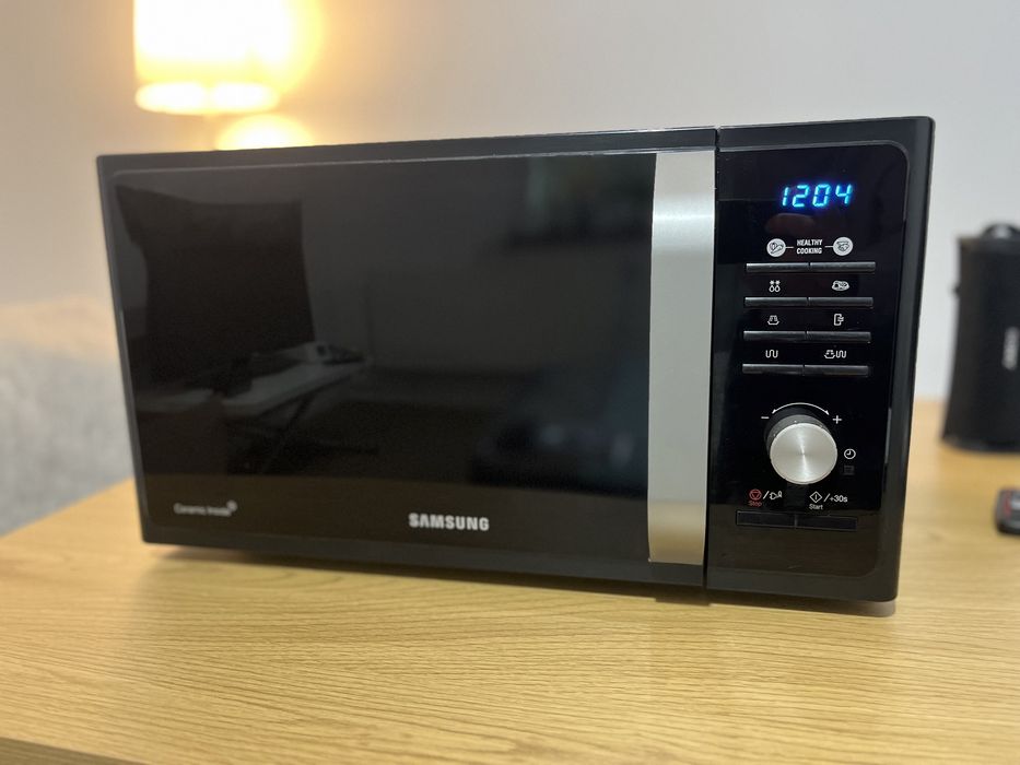 Cuptor cu microunde digital Samsung 23L Quick defrost 800W Negru