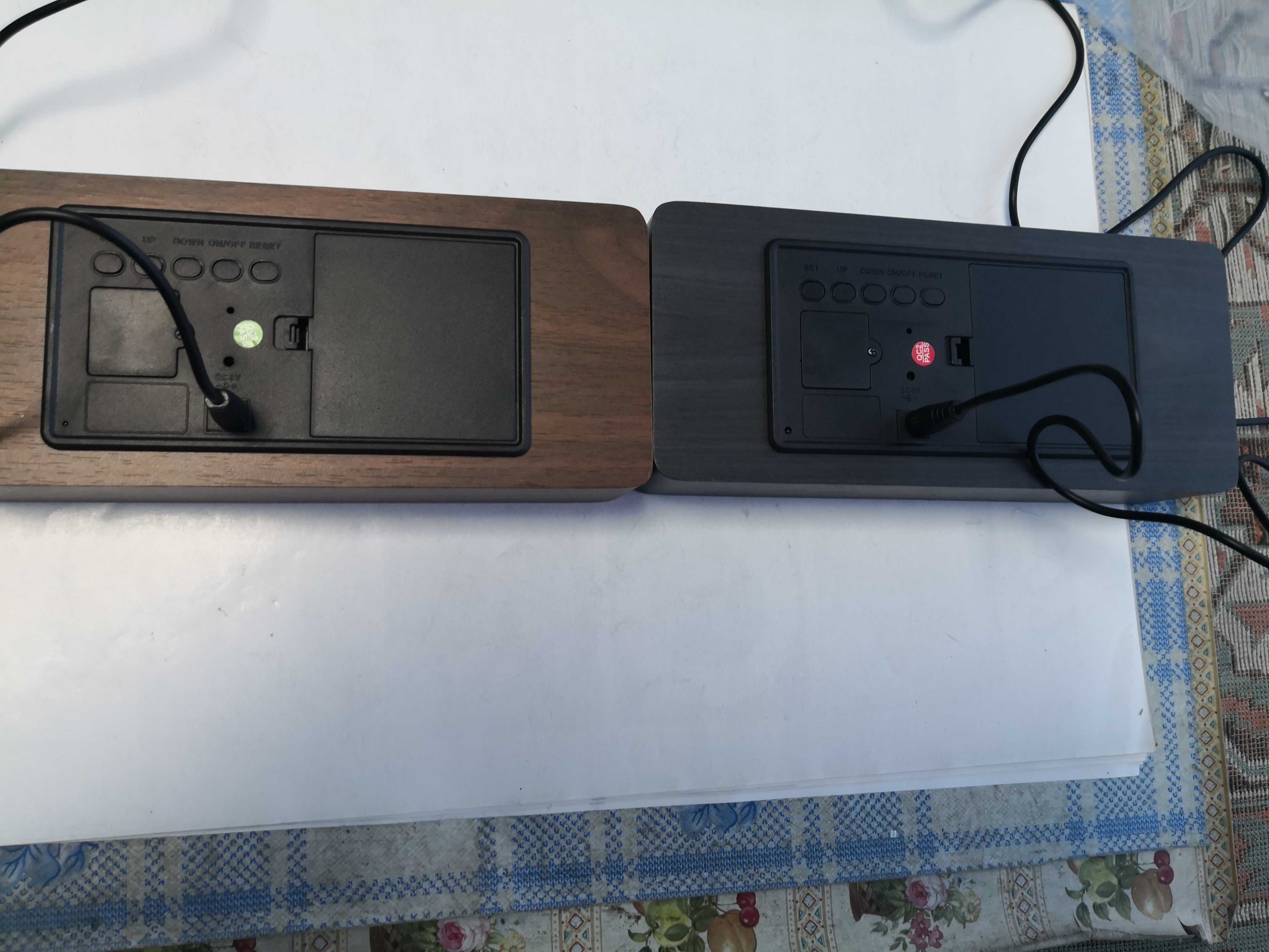 Ceas electronic imitatie lemn maro sau negru mare
