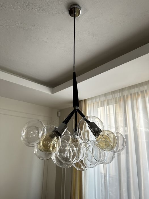 Candelabru din sfere de sticla