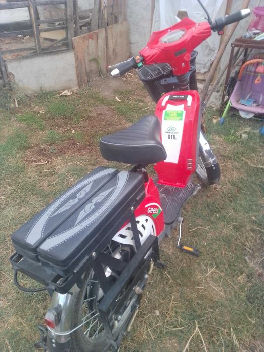 Scuter electric nou cumpărat de 4 luni garanție 2 ani