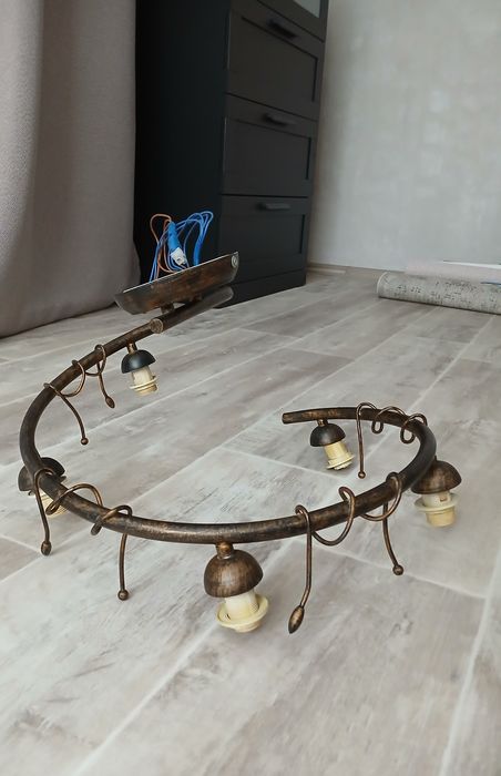 Продам  каркас люстры.. Цена 3 200т.