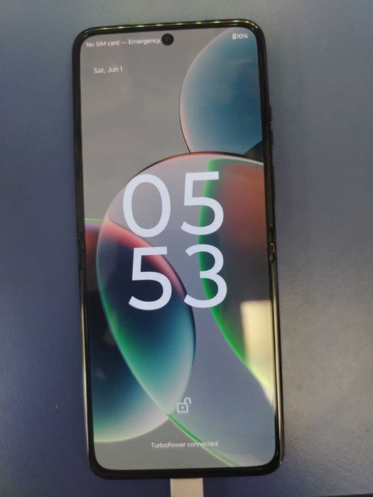 Motorola Razr 40 – 256GB | Stare impecabilă | Ca nou