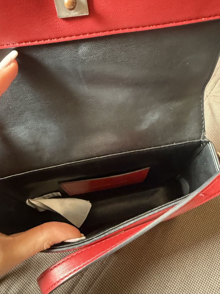 Продавам чанта Calvin Klein