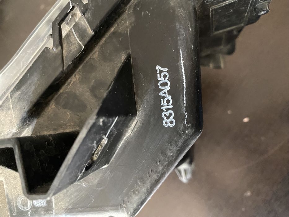 Proiector stanga cu drl si semnalizare Mitsubishi L200 an de la 2019