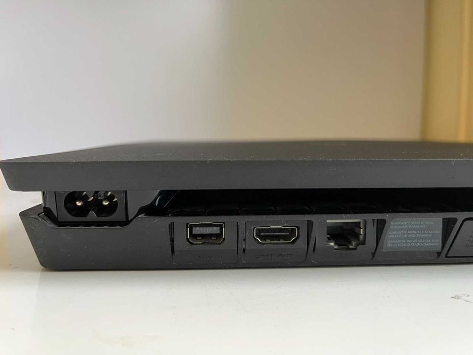 Playstation 4 +  два джойстика/ 13 игри