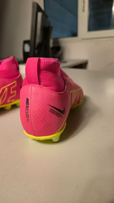 Детски футболни обувки на марката Nike