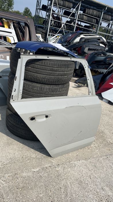 5 броя задна дясна  врата Skoda Octavia 3