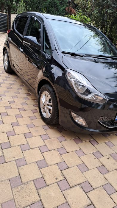 Hyundai ix20 blue drive
