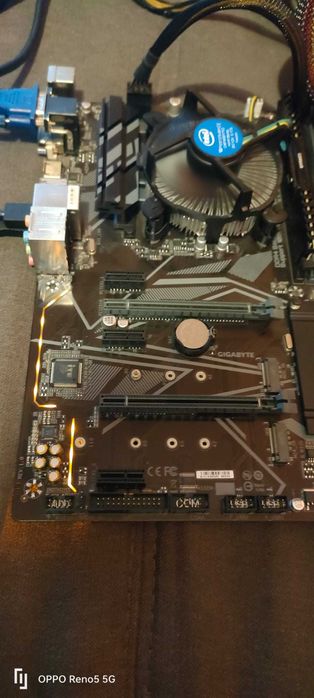 KIT Gigabyte B460 HD3 + I3 10105T 3.00 GHz + 8 GB Corsair DDR4 2400MHz