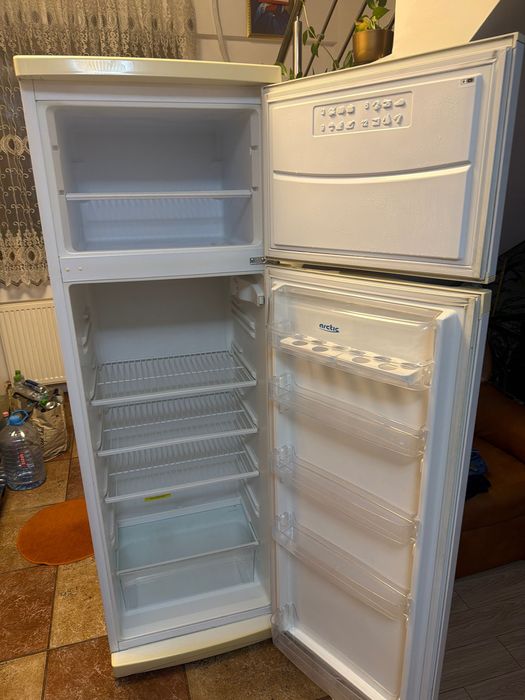 Frigider Arctic de vânzare