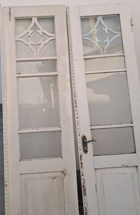 Двери продаю со стеклами