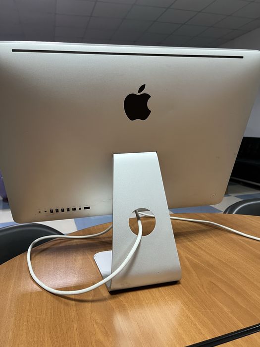 iMac 21.5" (Late 2009)