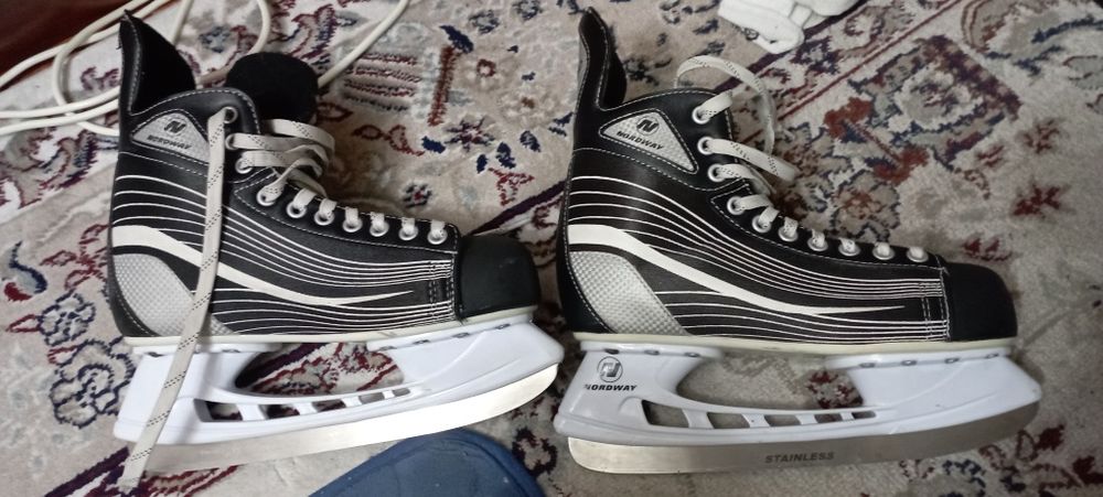 Коньки хоккейные