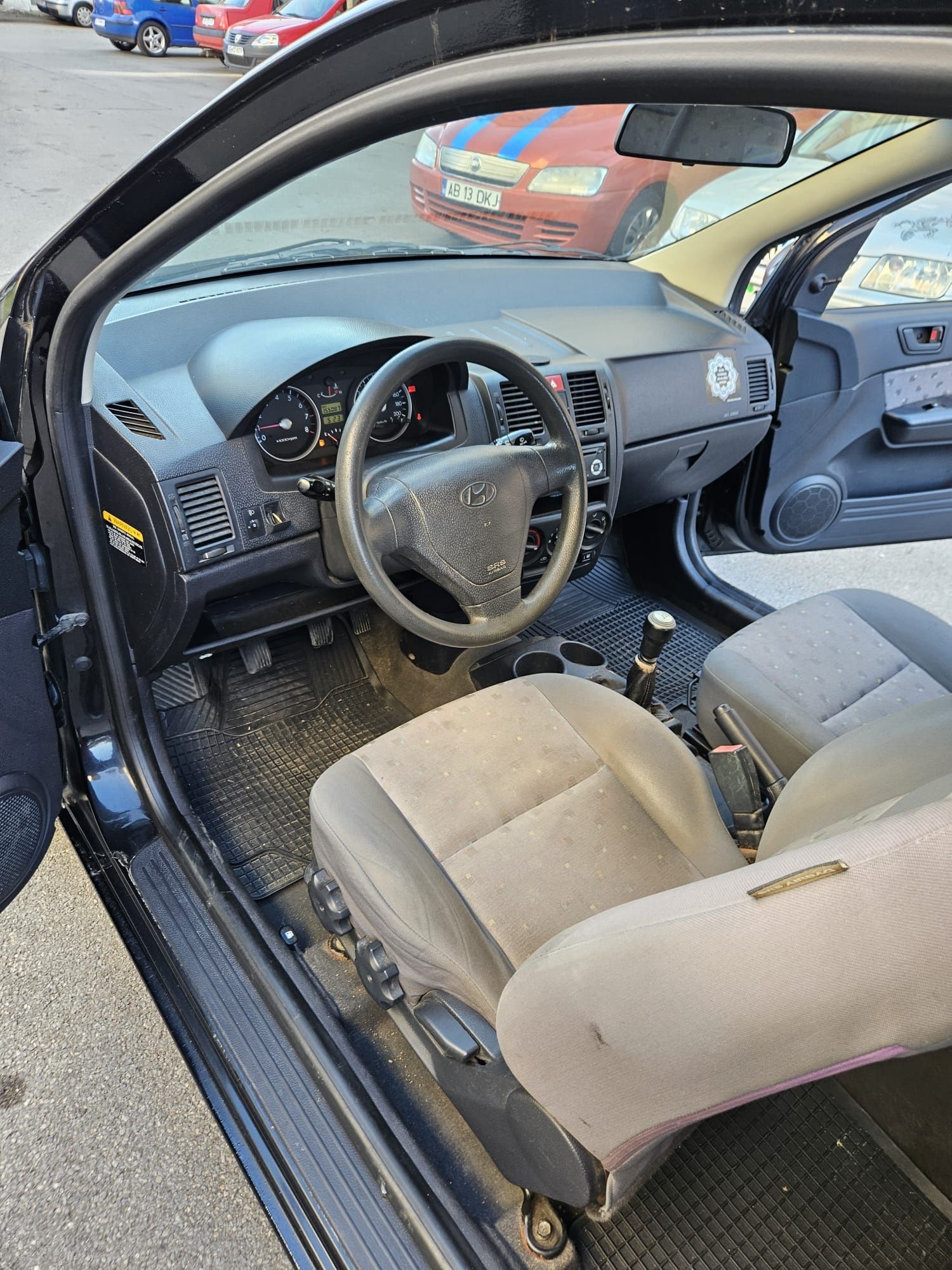 Vind Hyundai genz an 2006 .motor 1100 bez in stare buna
