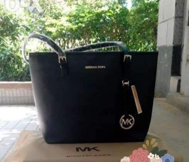 Geanta Michael Kors, new model  logo metalic, saculet, eticheta