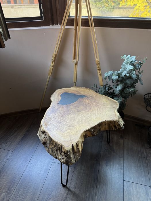 Уникална малка маса - ръчна изработка , истинско дърво