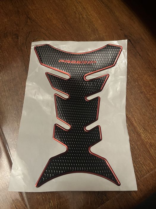 Протектор/стикер за резервоар - универсален