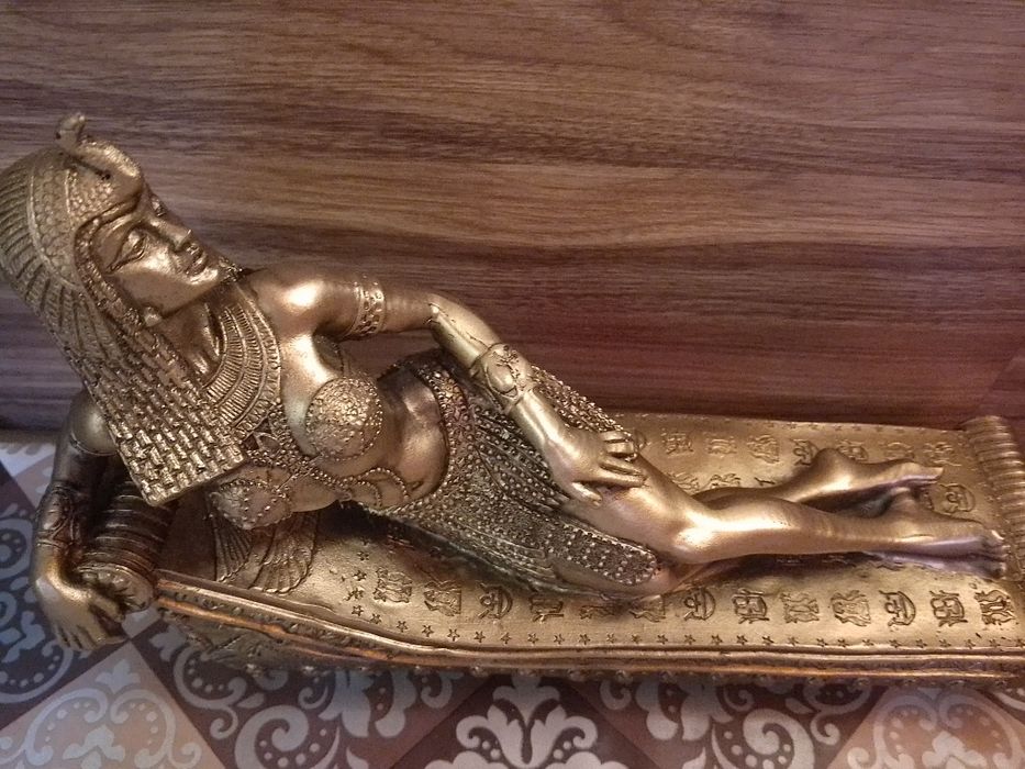 Статуетка клеопатра