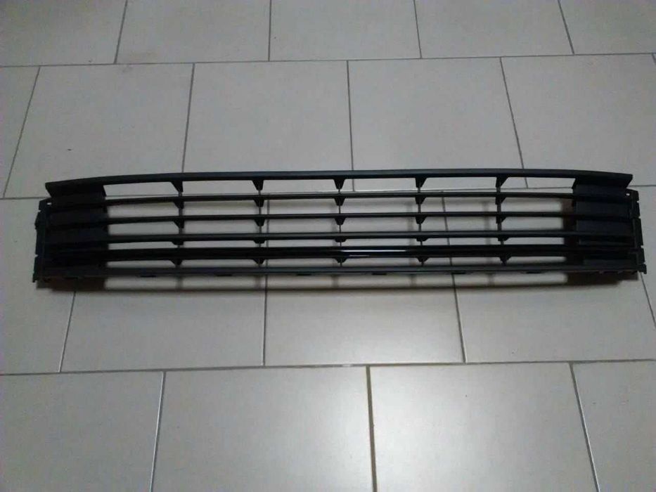 Решетка бампера поло седан рестайлинг