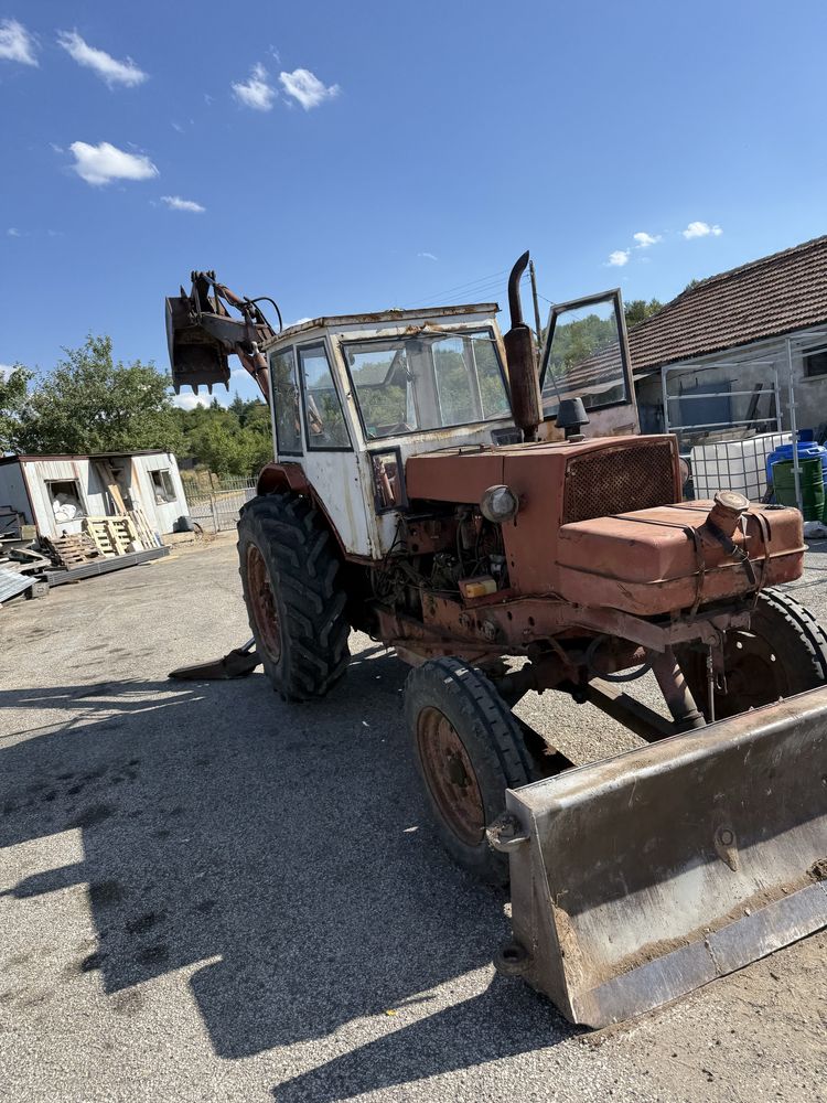 Продавам багер ЮМЗ в добро състояние