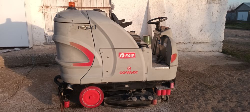 Mașină de spălat pardoseli Comac