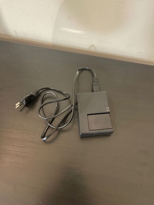 Продавам Canon EOS 750D + обектив Canon EF-S 18-55